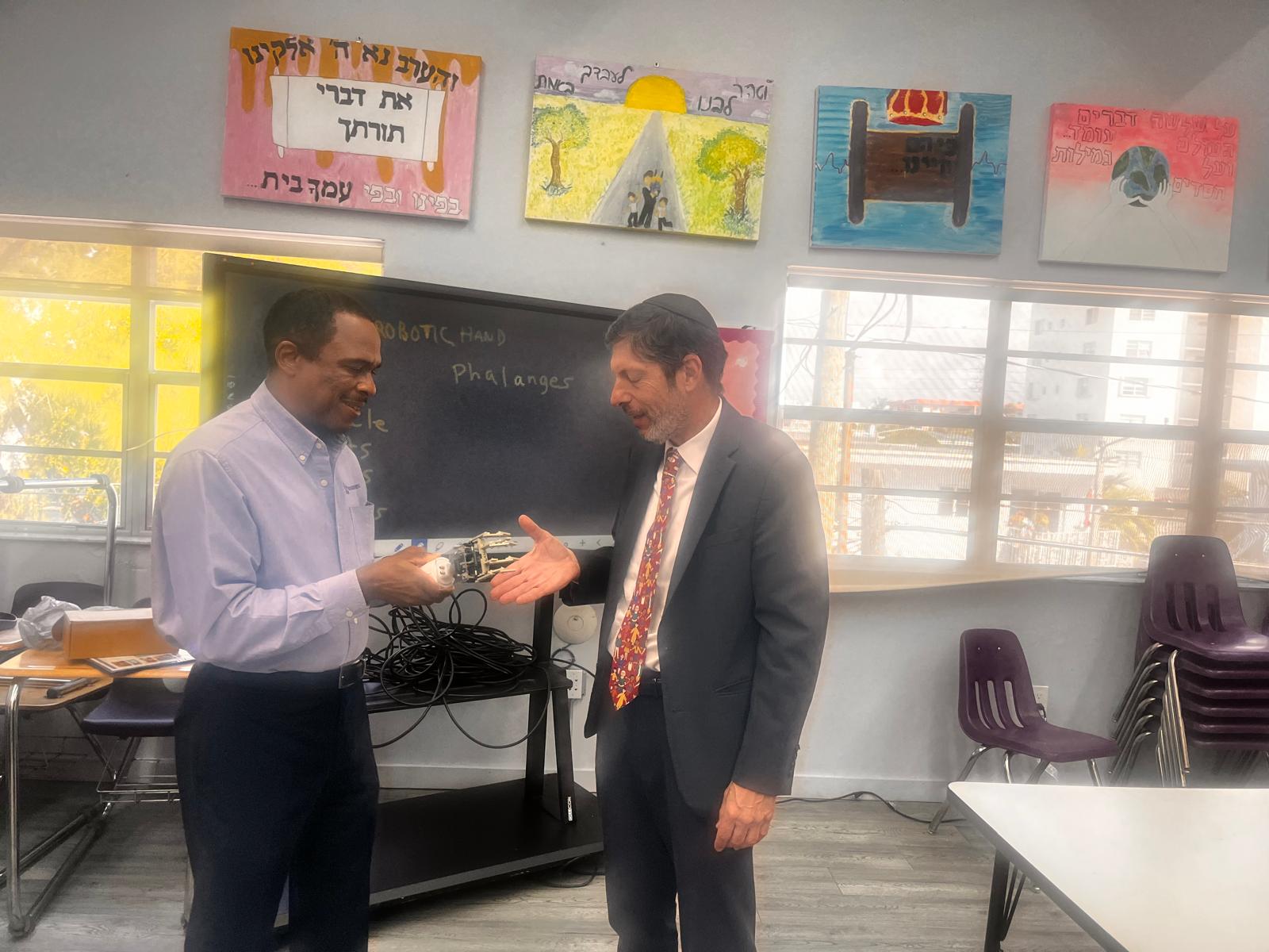 Inventor and entrepreneur Ivan Yaeger visited my classroom at Yeshiva Elementary School on opening week. Curre